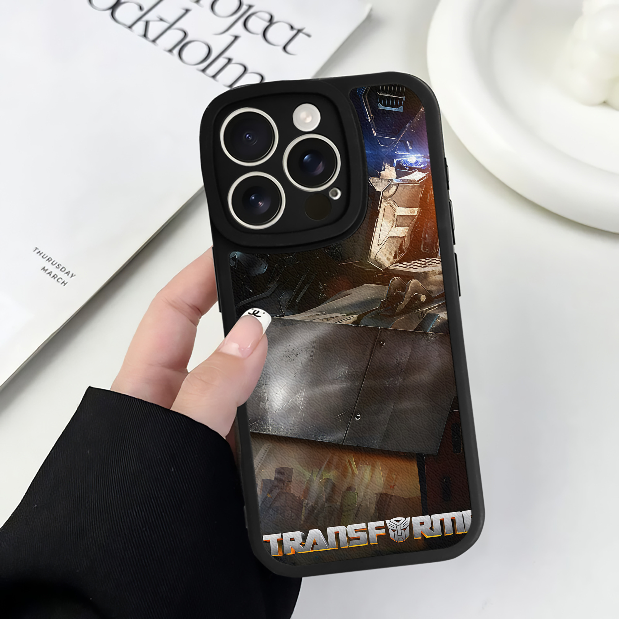 （画像用） Transformers トランスフォーマー 【iPhone 16シリーズ対応】シリコンスマホケース（レザー調） 材質：シリコン